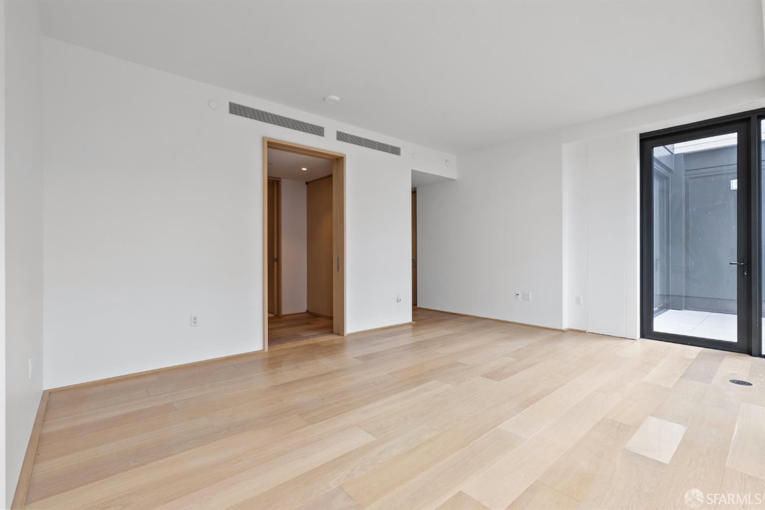 Photo #19: 423911870 Listing 