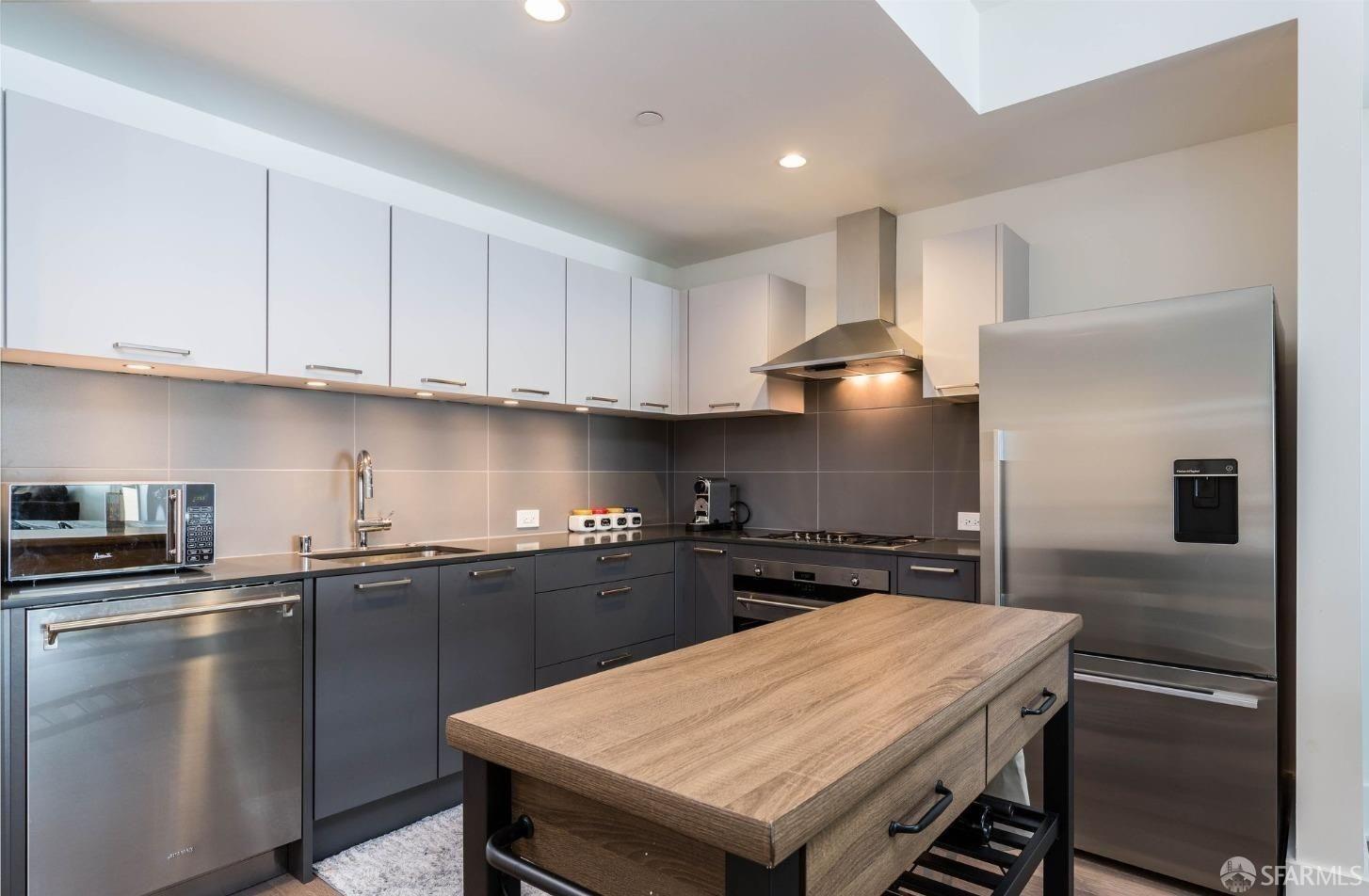 Detail Gallery Image 2 of 18 For 1075 Market St #312,  San Francisco,  CA 94103 - 2 Beds | 2 Baths