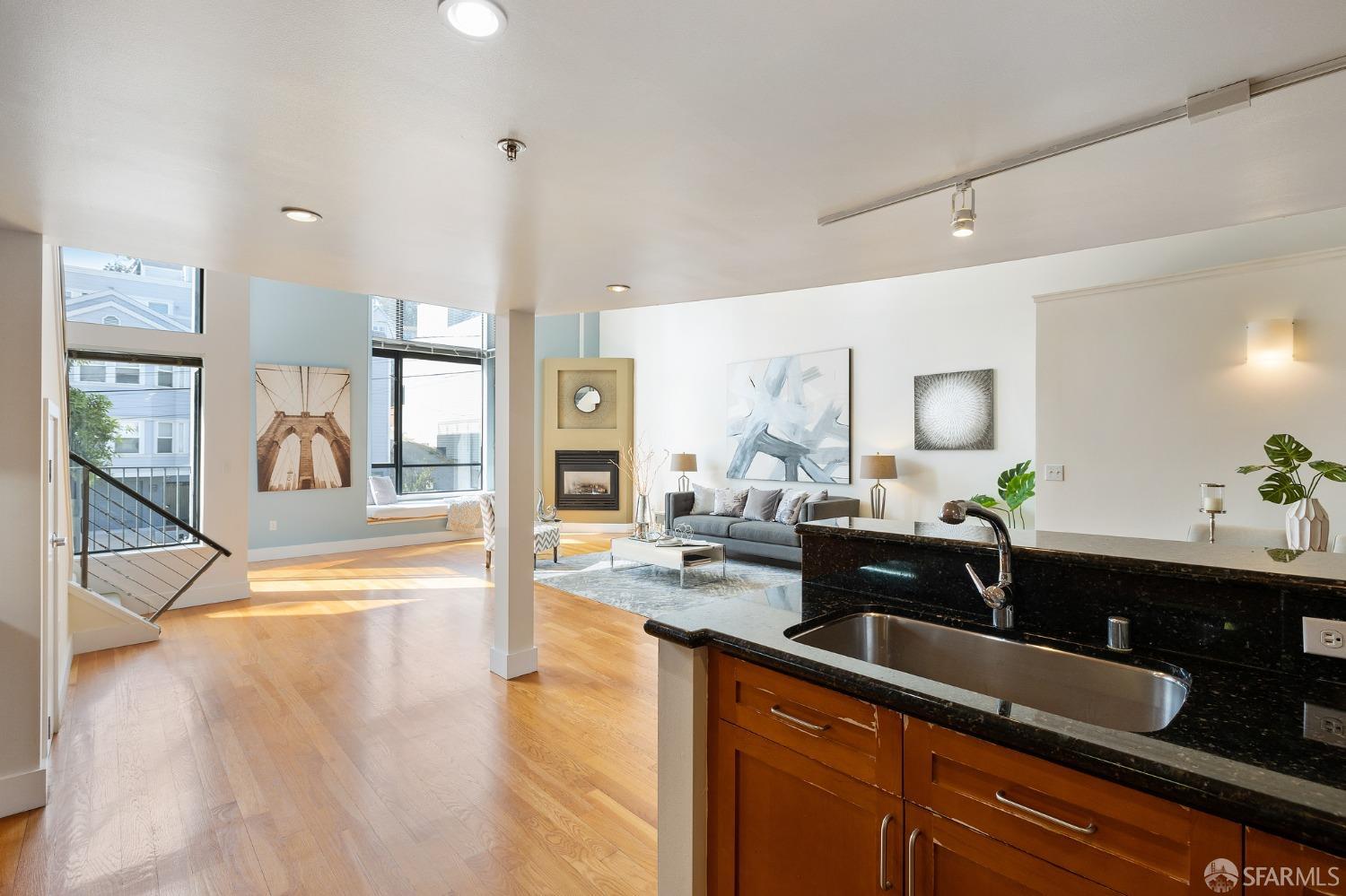 Photo #15: 423916390 Listing 
