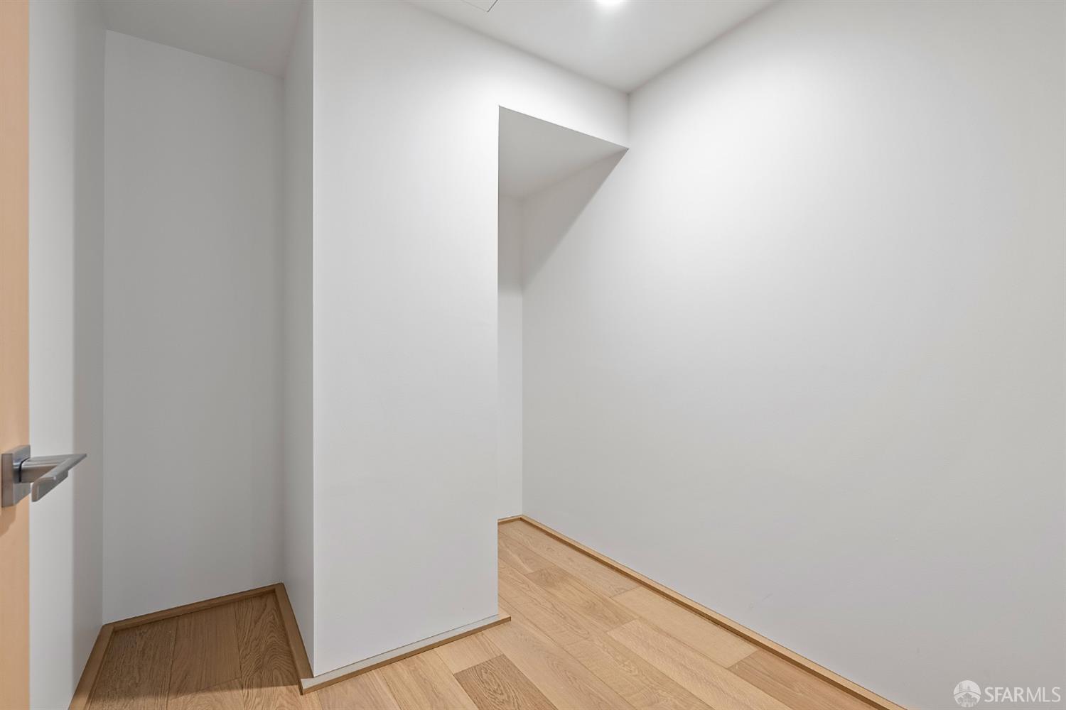 Photo #27: 423911870 Listing 