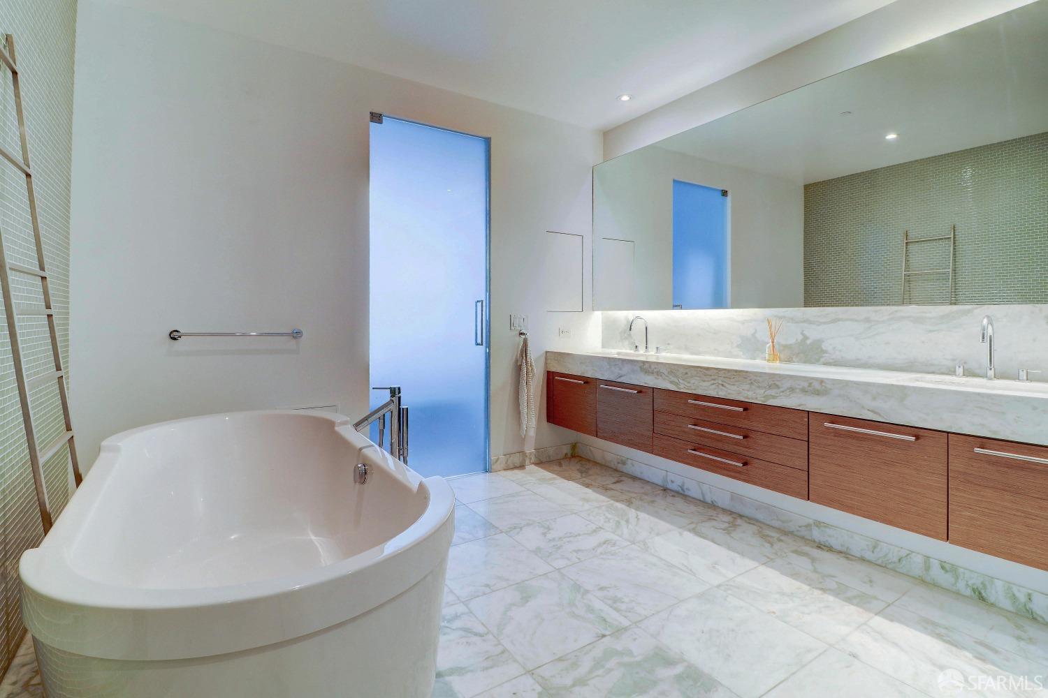 Photo #17: 423916892 Listing 