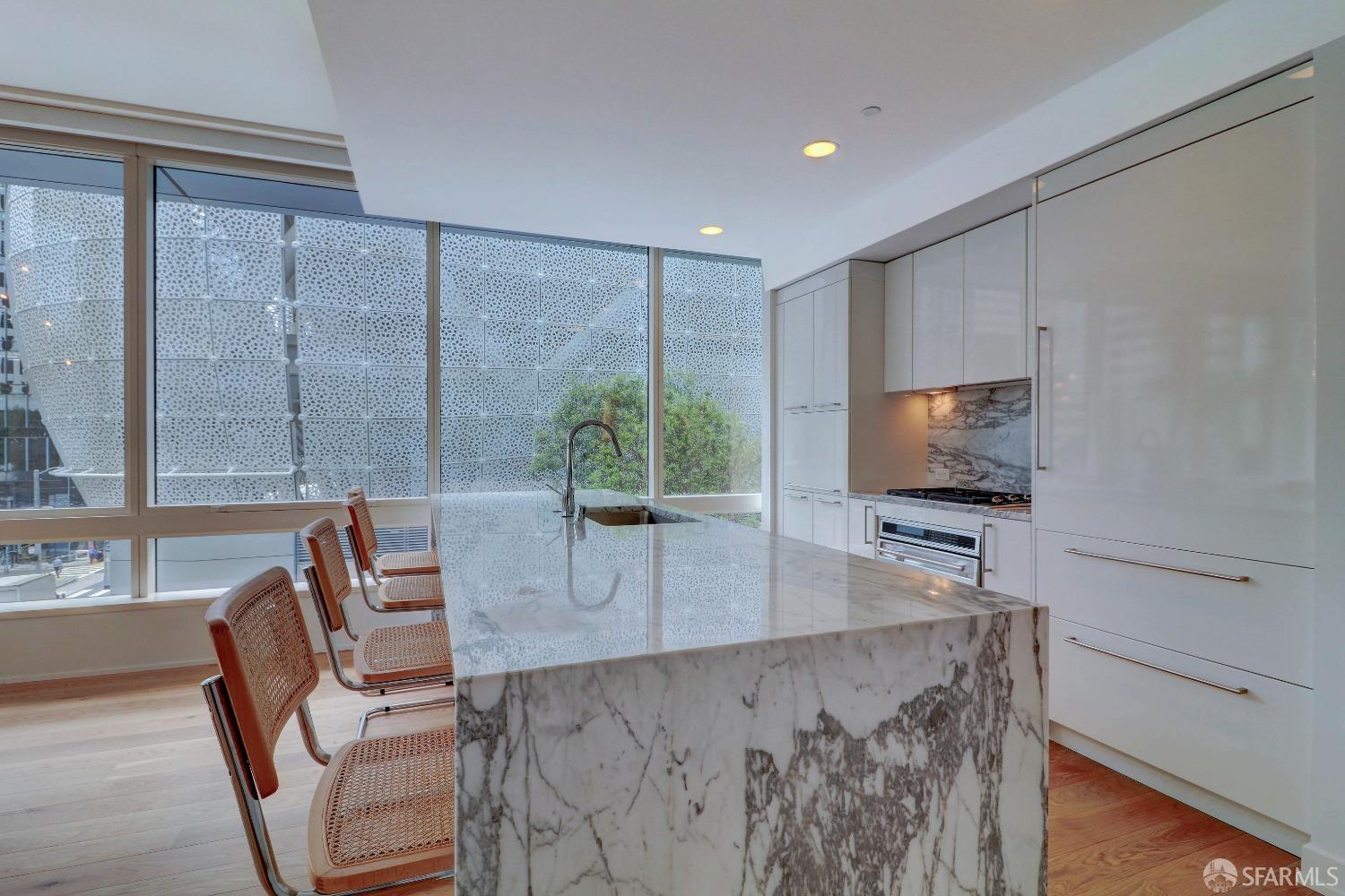 Photo #4: 423916892 Listing 