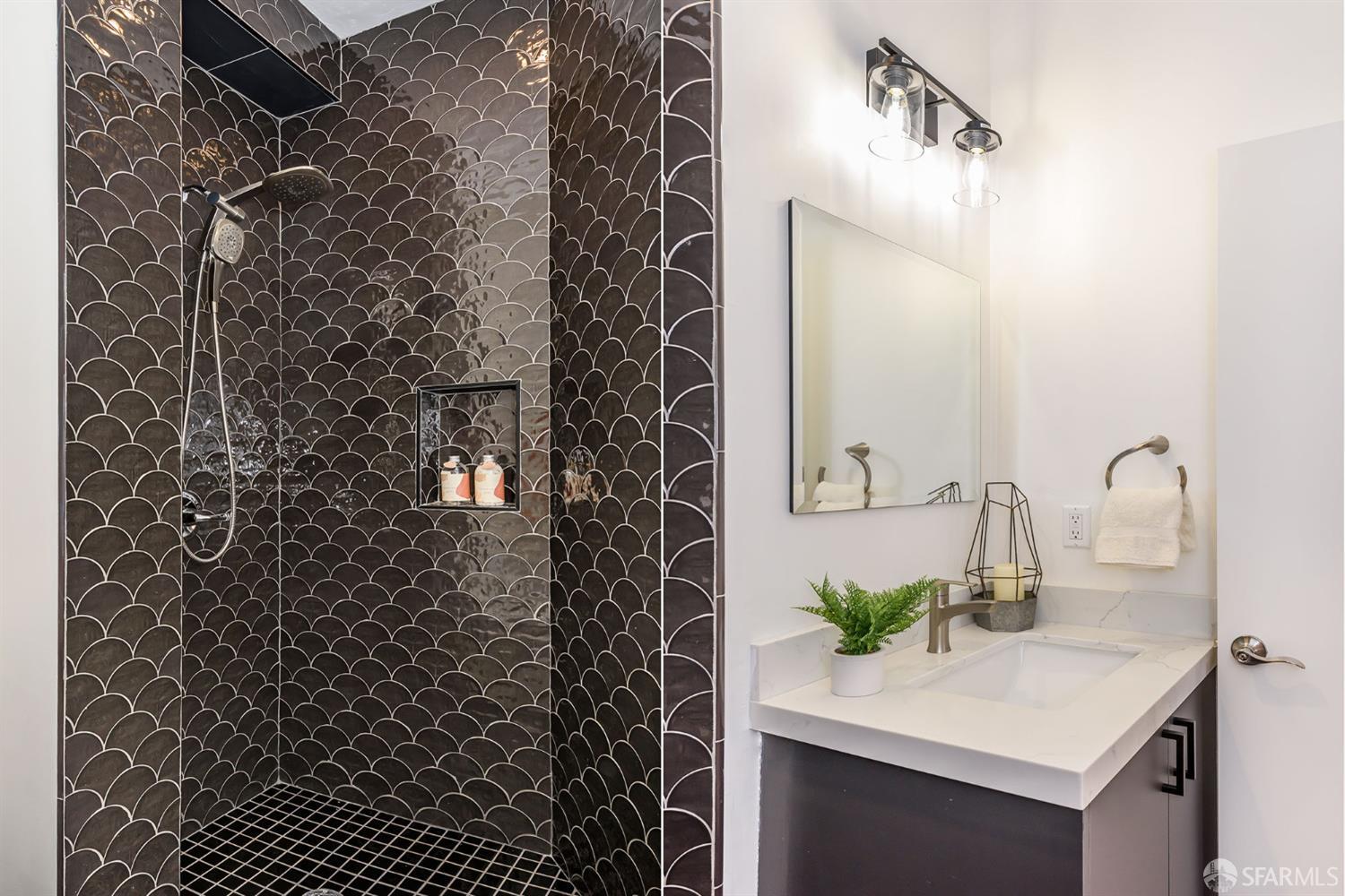 Photo #10: 423917270 Listing 