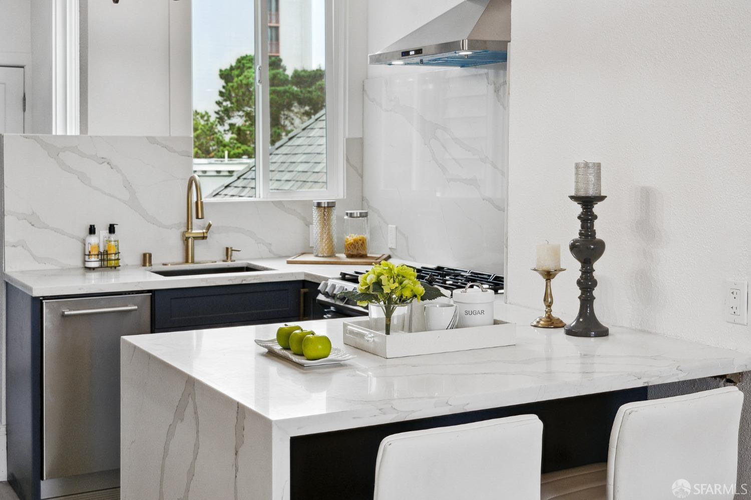 Photo #9: 423917808 Listing 