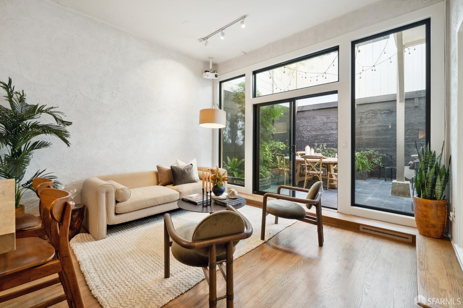 Photo #13: 423917690 Listing 