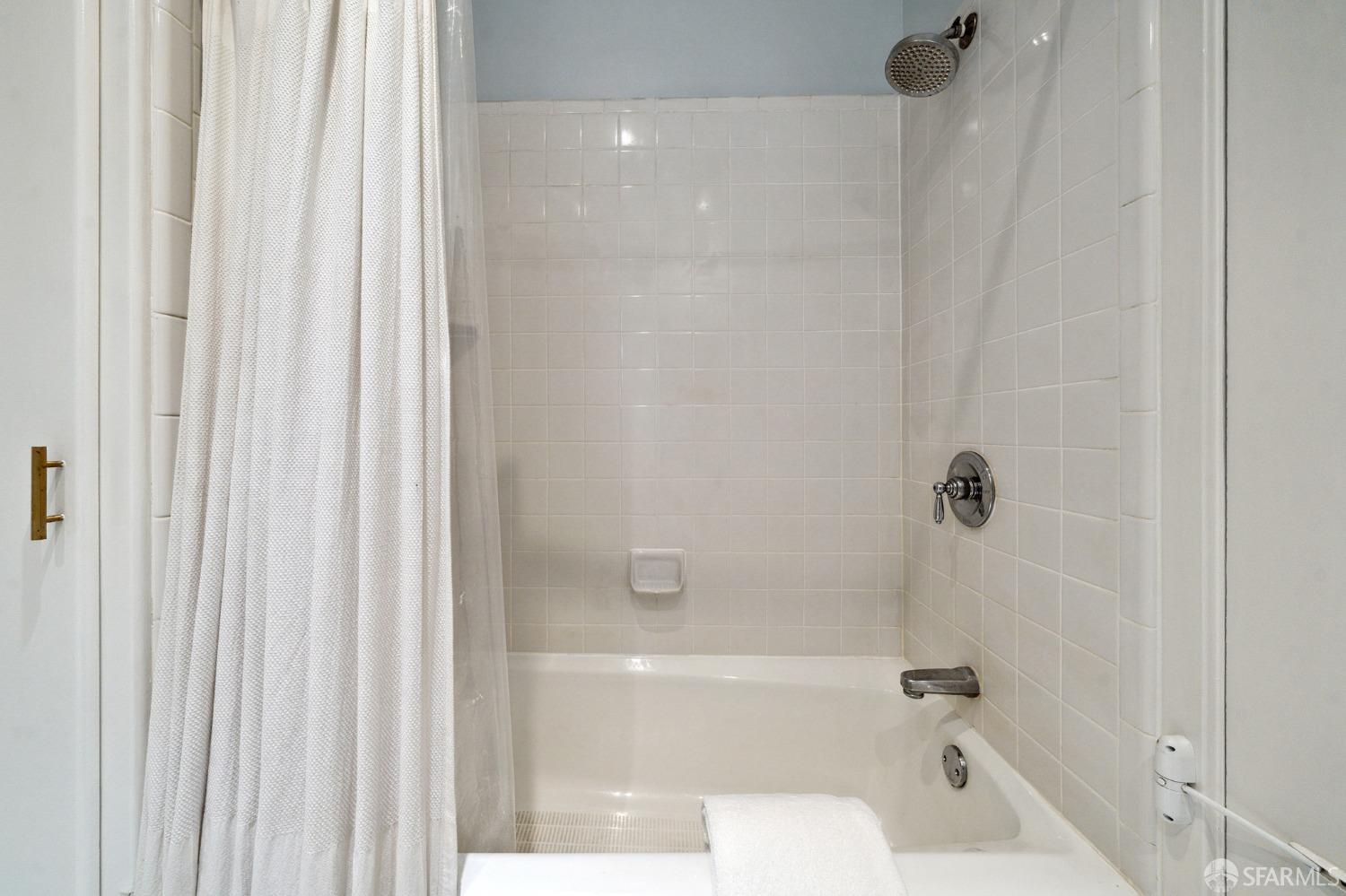 Photo #24: 423917690 Listing 