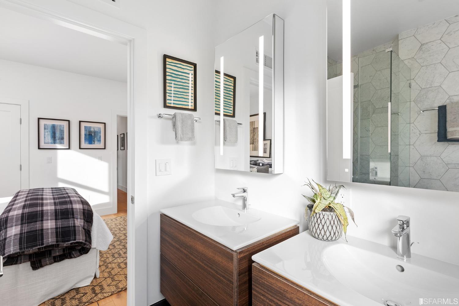 Photo #16: 423917998 Listing 