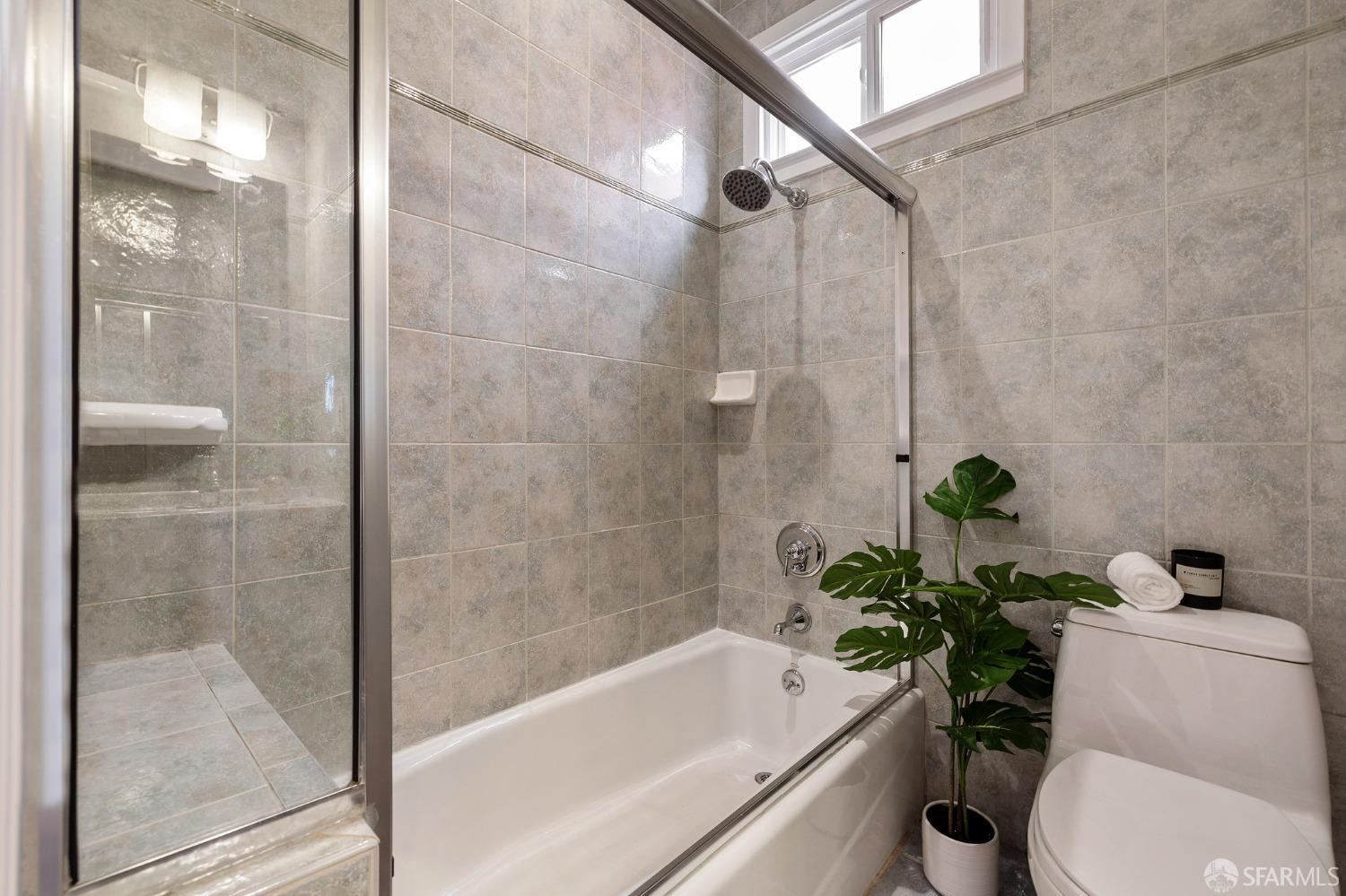 Photo #36: 423918090 Listing 