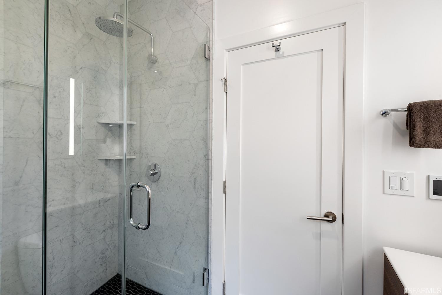 Photo #17: 423917998 Listing 
