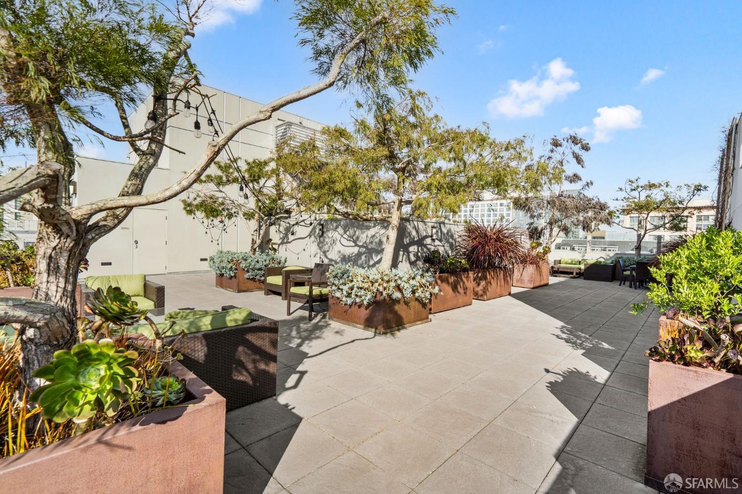 Photo #30: 423918279 Listing 