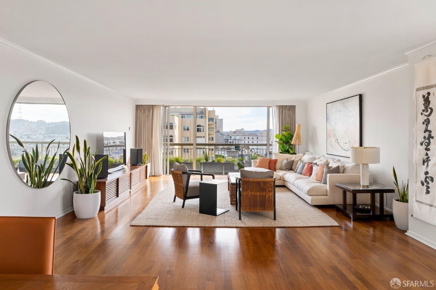 Detail Gallery Image 1 of 24 For 2200 Pacific Ave 11f,  San Francisco,  CA 94115 - 2 Beds | 2 Baths