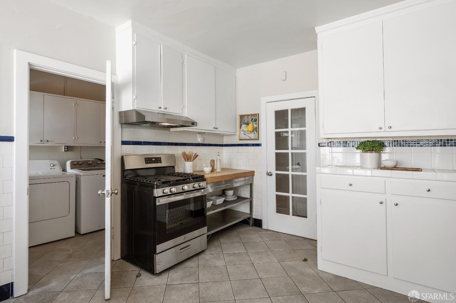 Photo #19: 423918667 Listing 