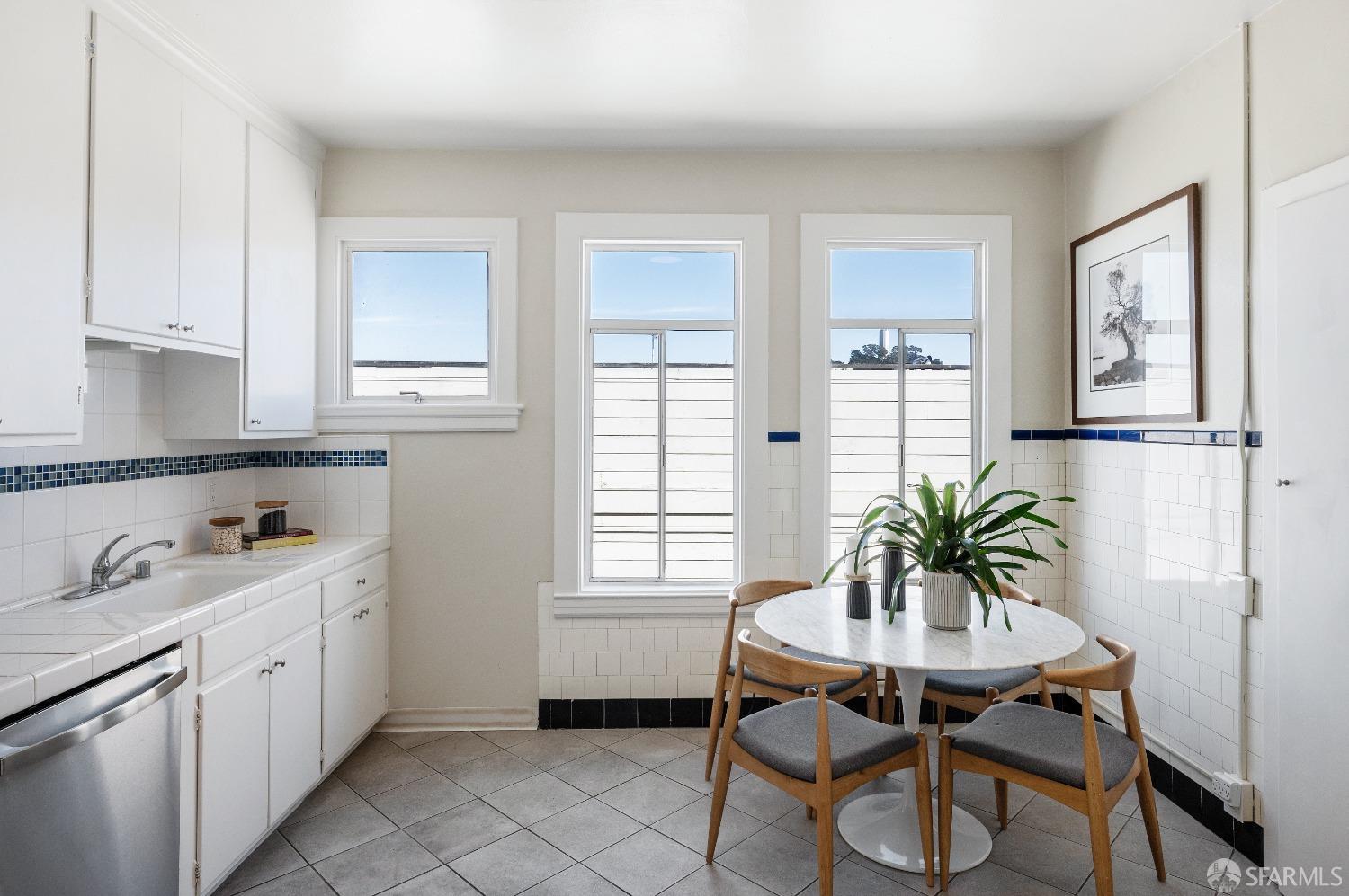 Photo #15: 423918667 Listing 
