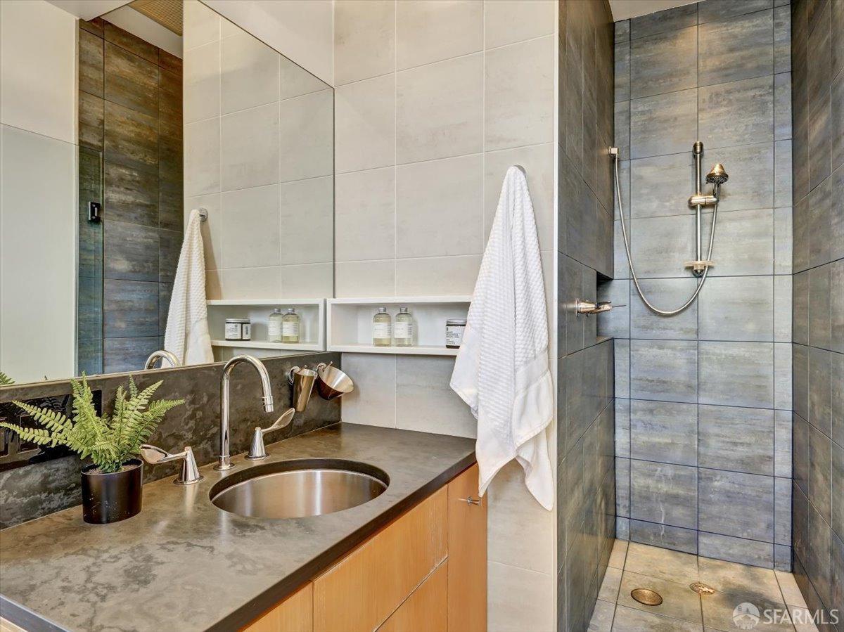 Photo #13: 423918819 Listing 