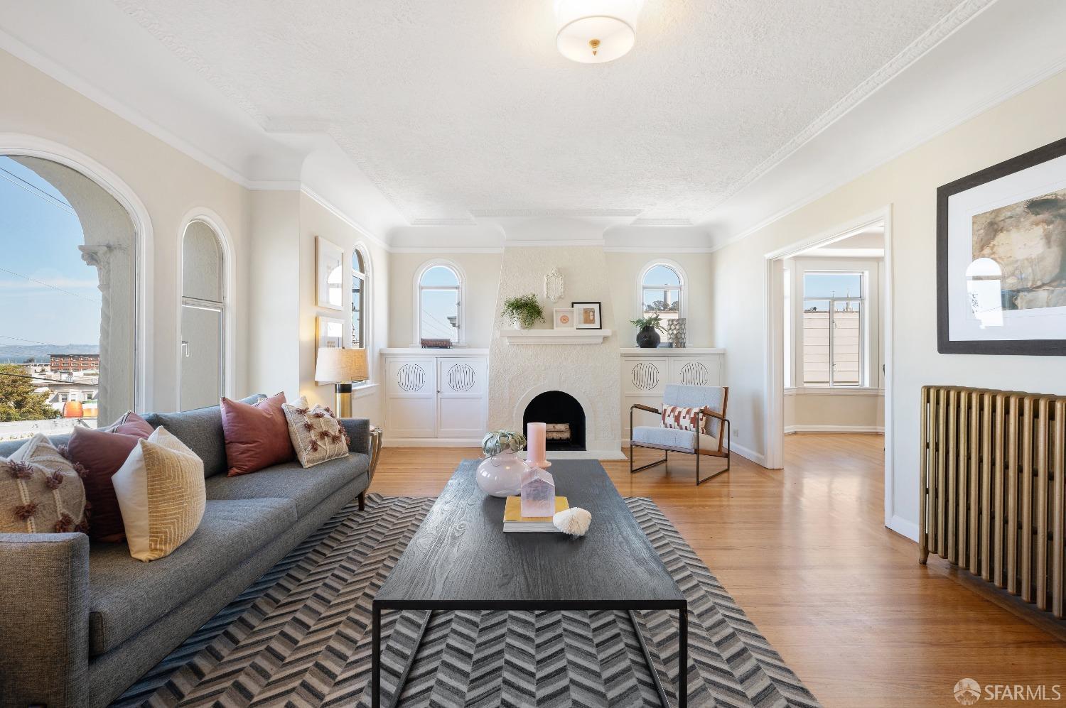 Photo #2: 423918667 Listing 