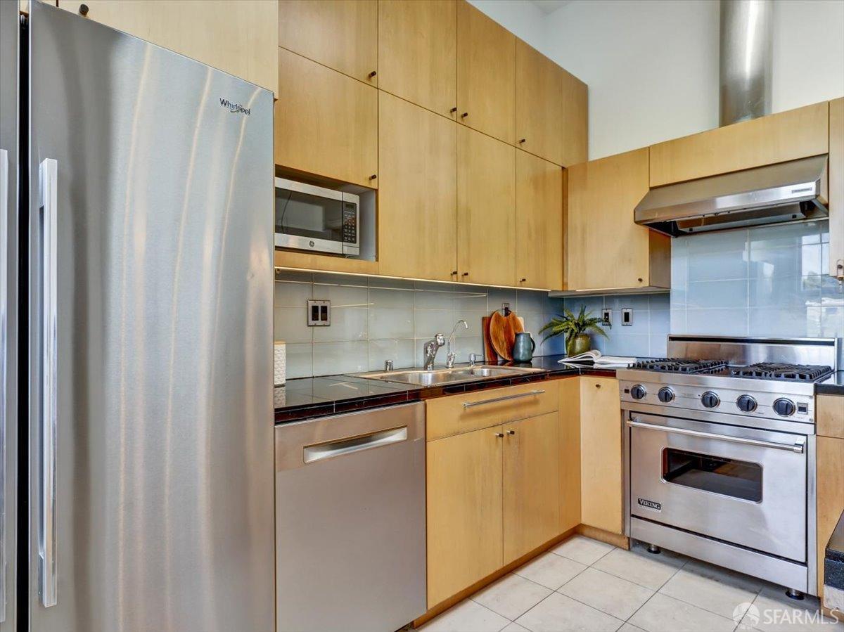 Photo #20: 423918819 Listing 