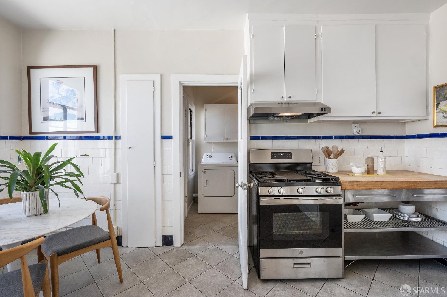 Photo #18: 423918667 Listing 