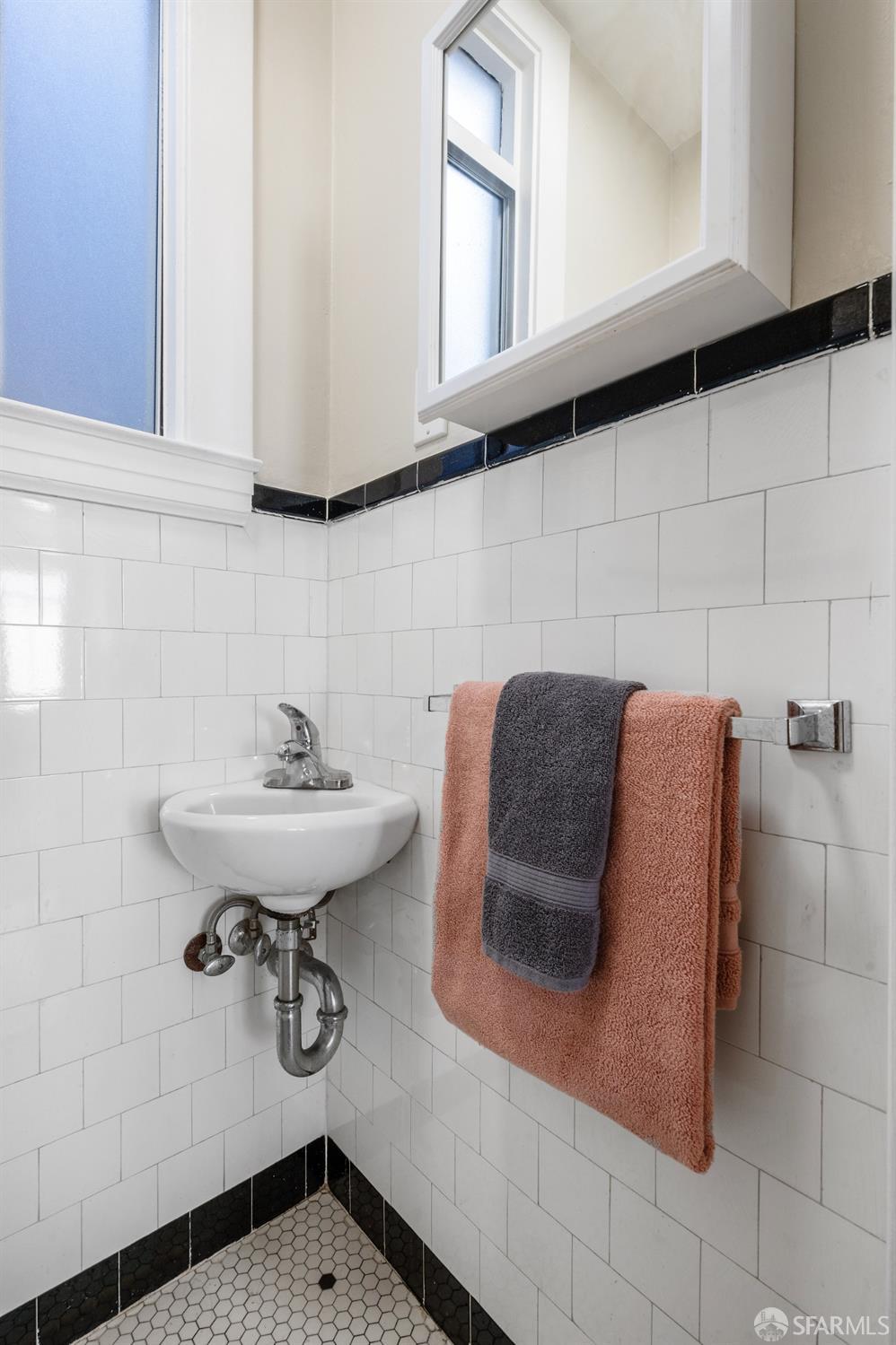 Photo #33: 423918667 Listing 