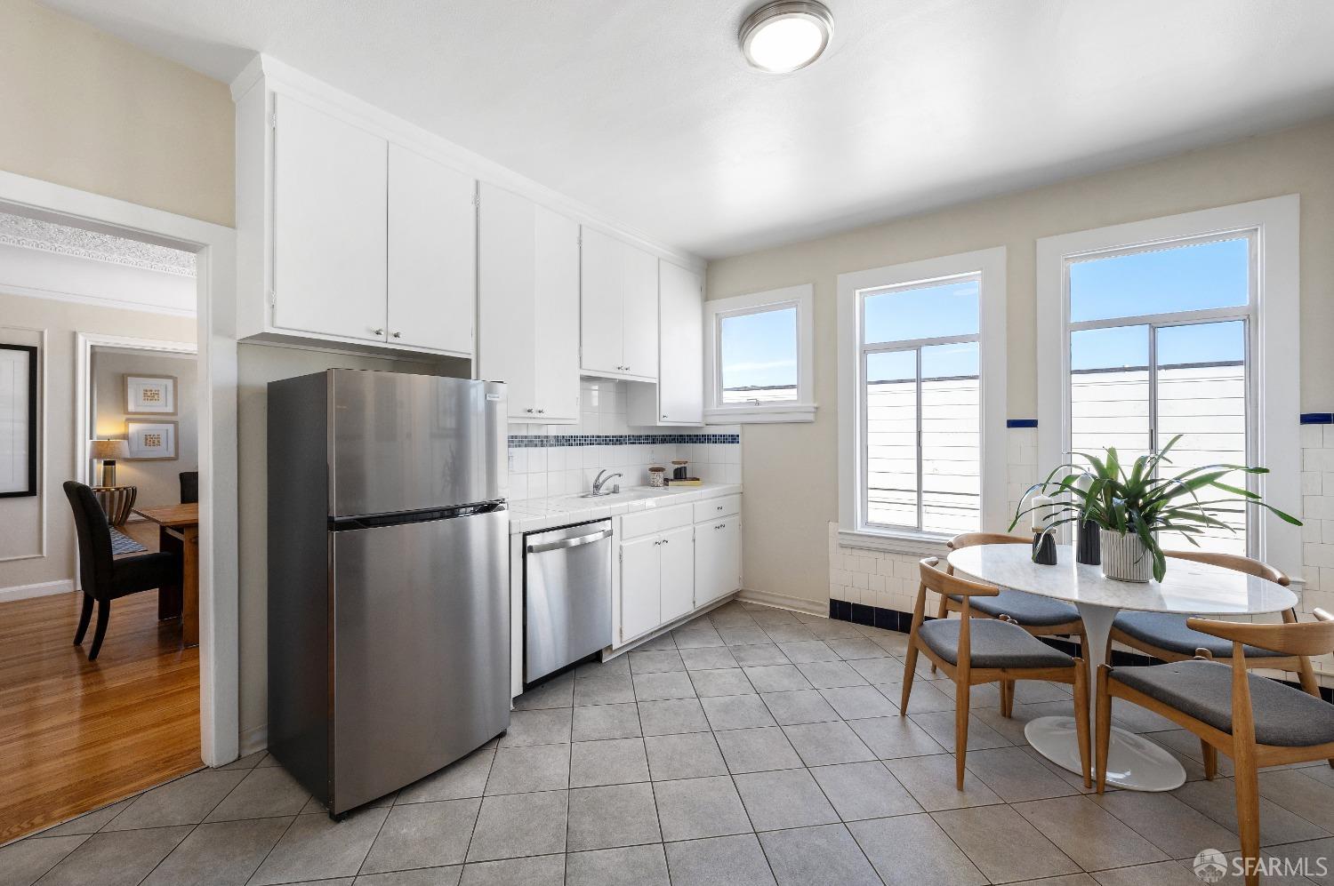 Photo #16: 423918667 Listing 