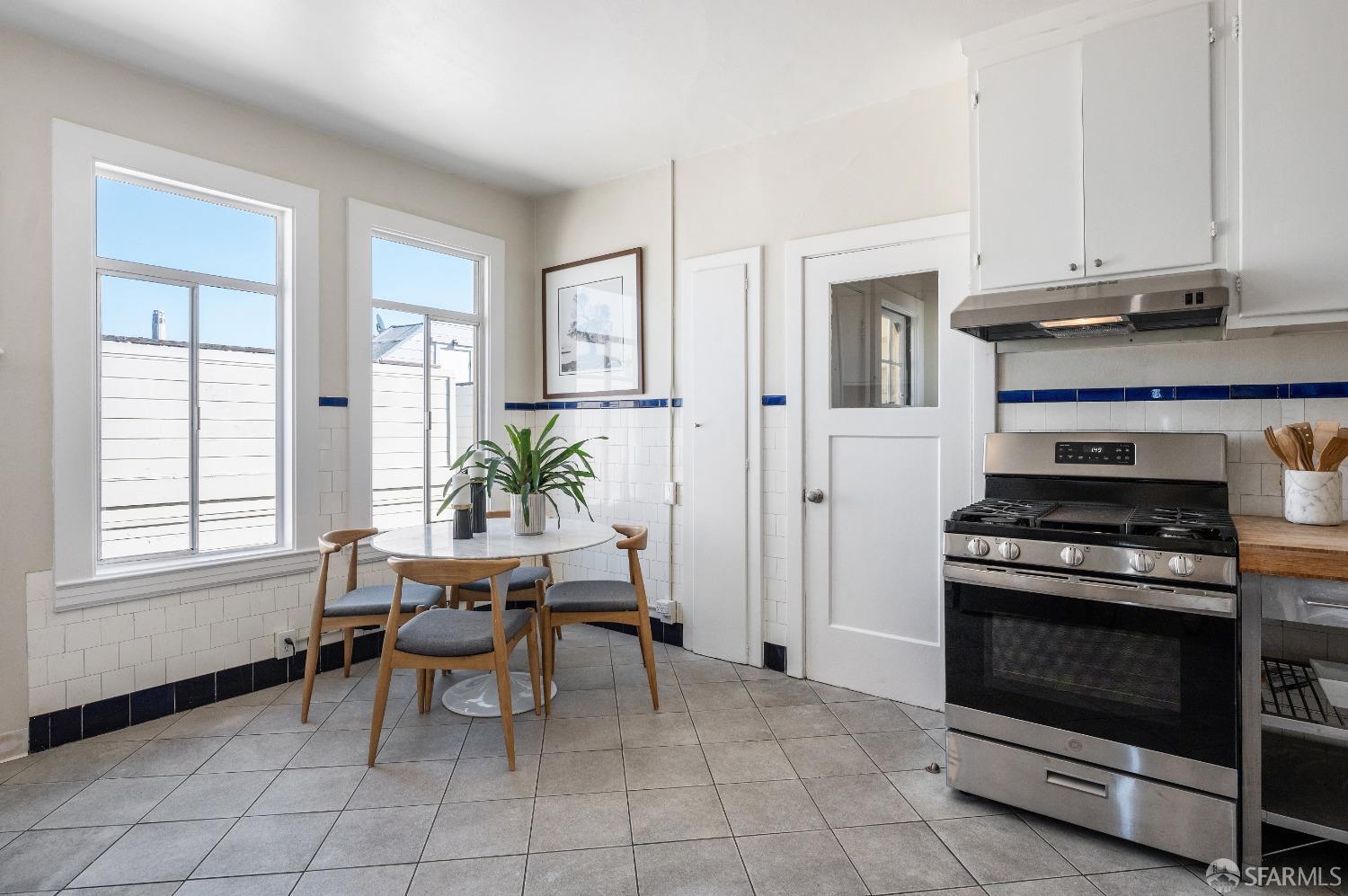 Photo #14: 423918667 Listing 