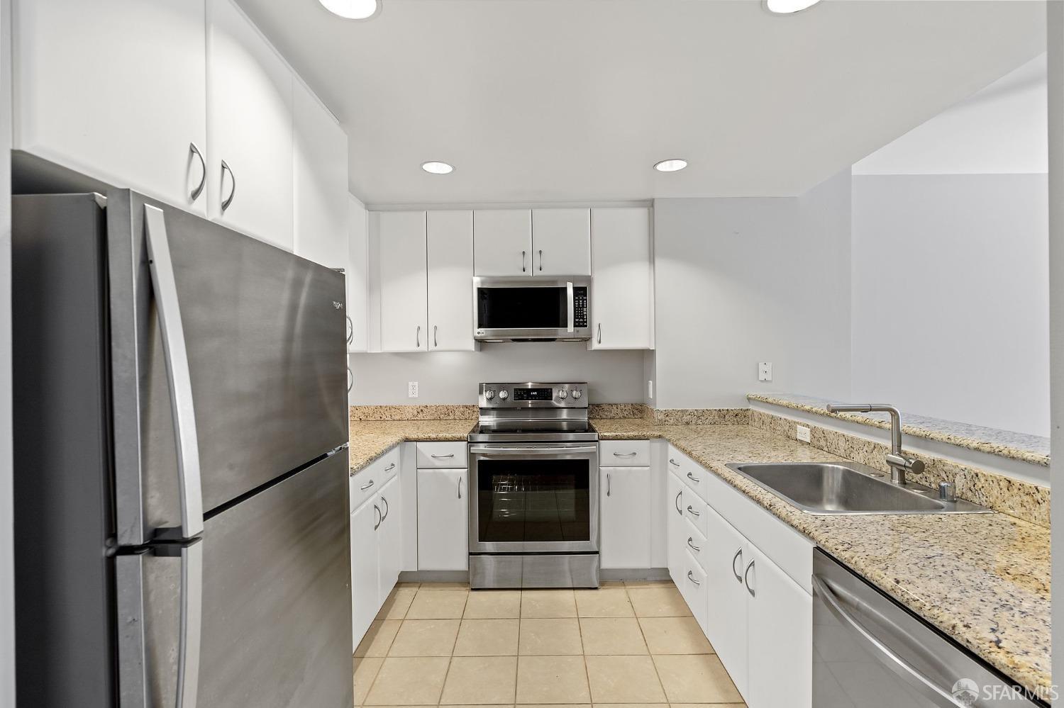 Photo #5: 423916784 Listing 