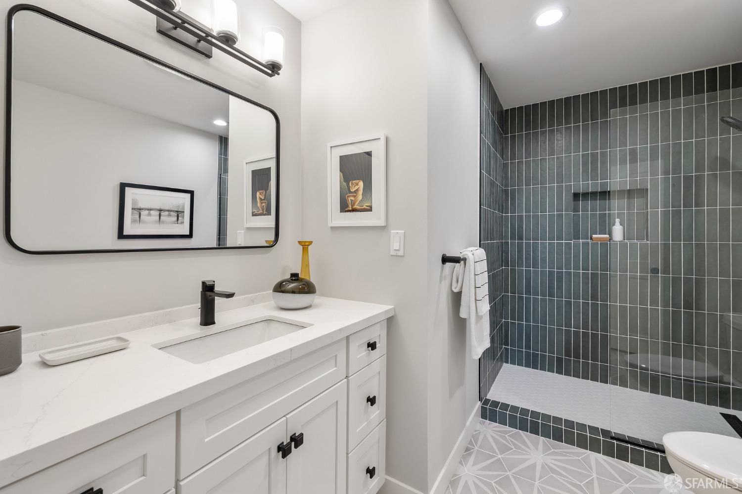 Photo #28: 423919769 Listing 