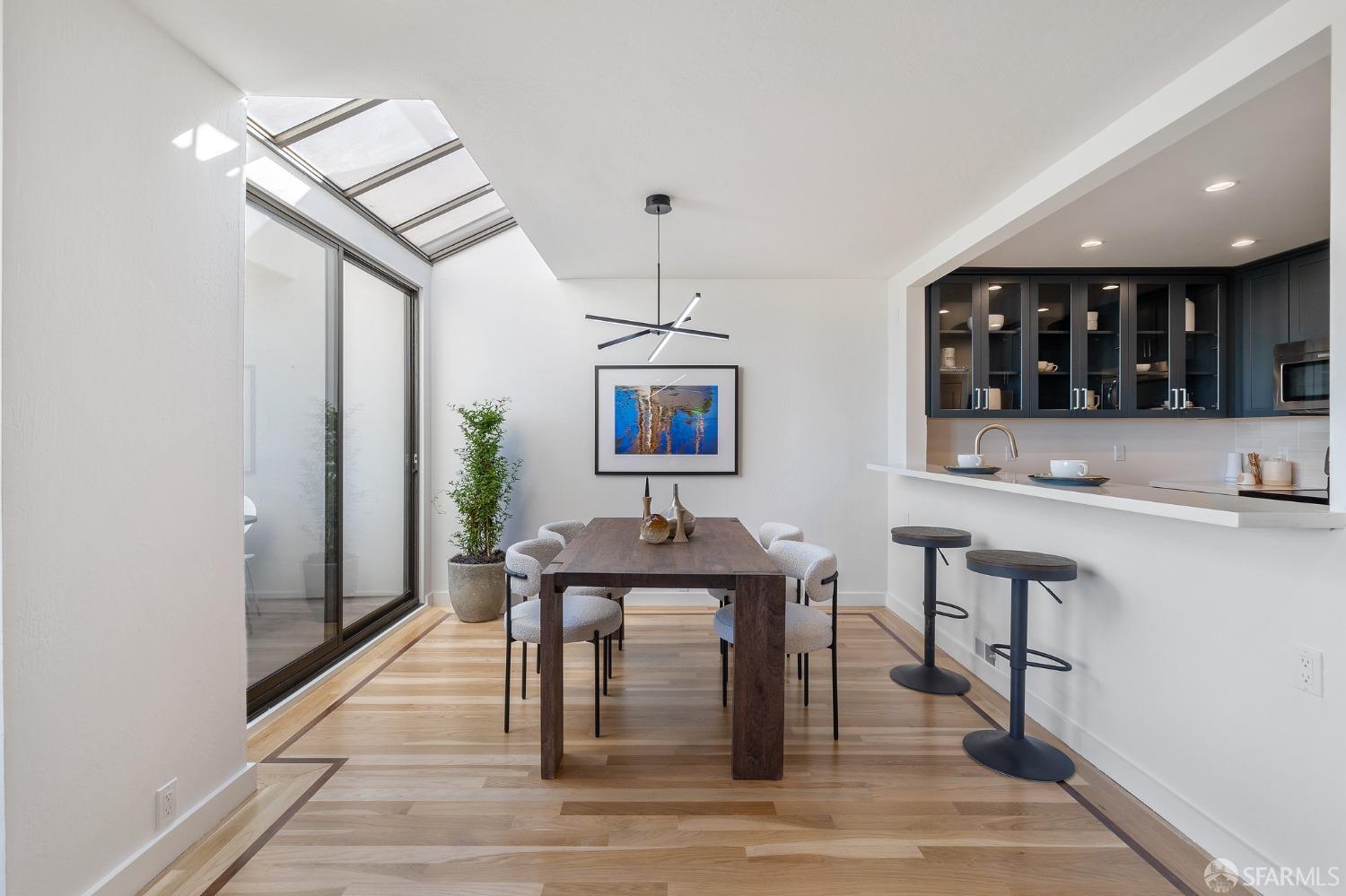 Photo #8: 423919769 Listing 