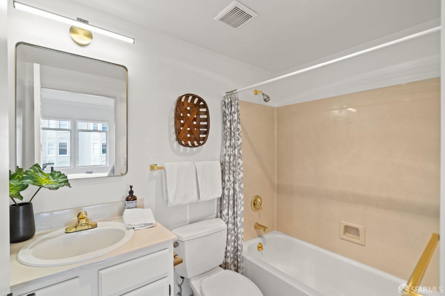 Photo #19: 423919771 Listing 