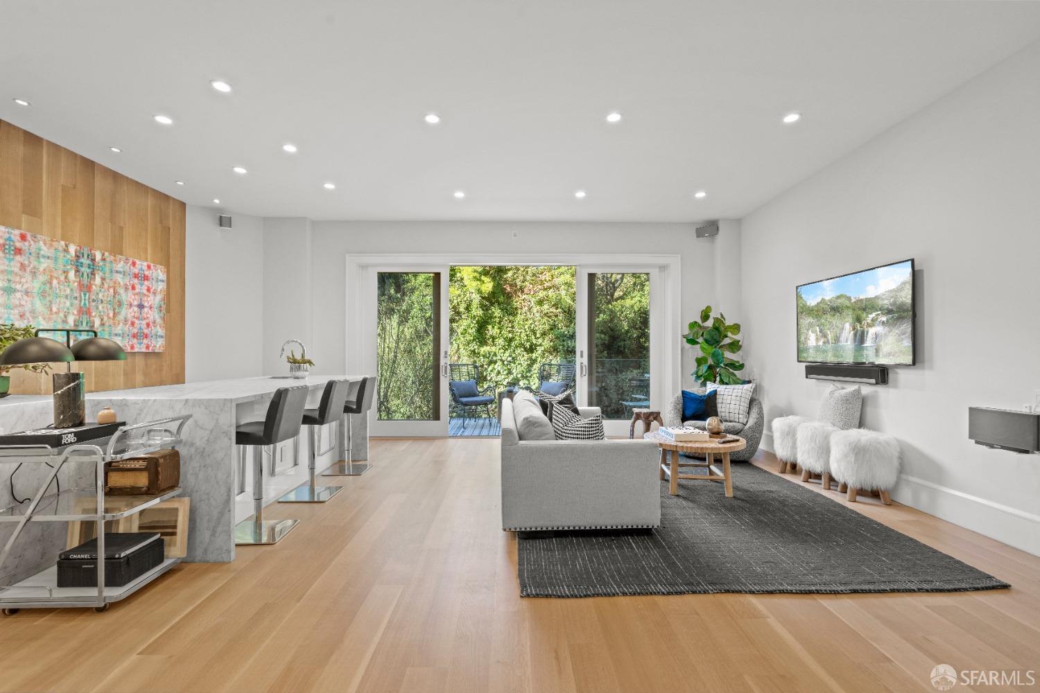 Photo #2: 423755237 Listing 