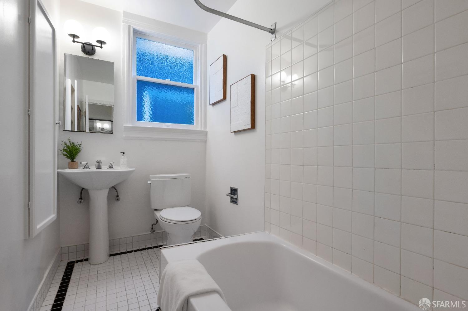 Photo #12: 423915830 Listing 