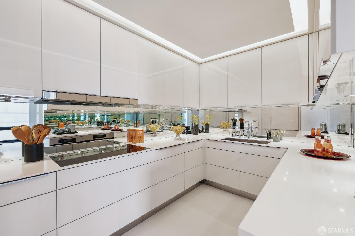 Photo #16: 423920388 Listing 