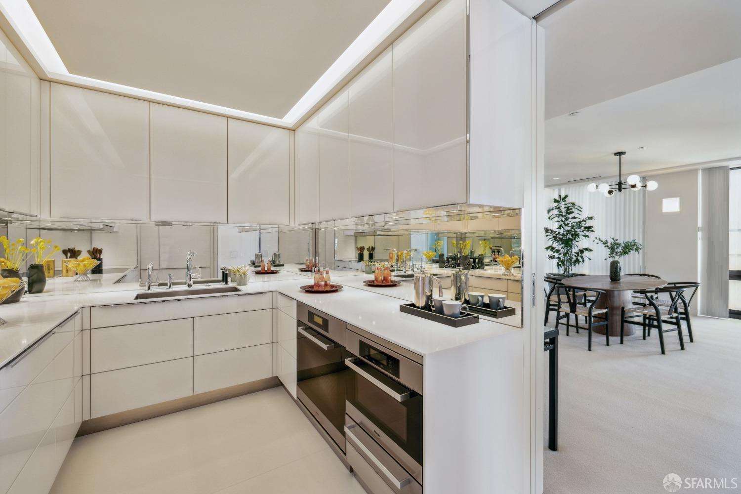 Photo #19: 423920388 Listing 