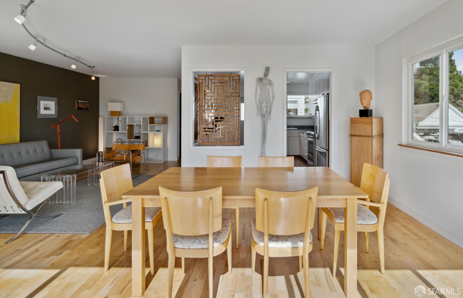 Photo #8: 423920685 Listing 