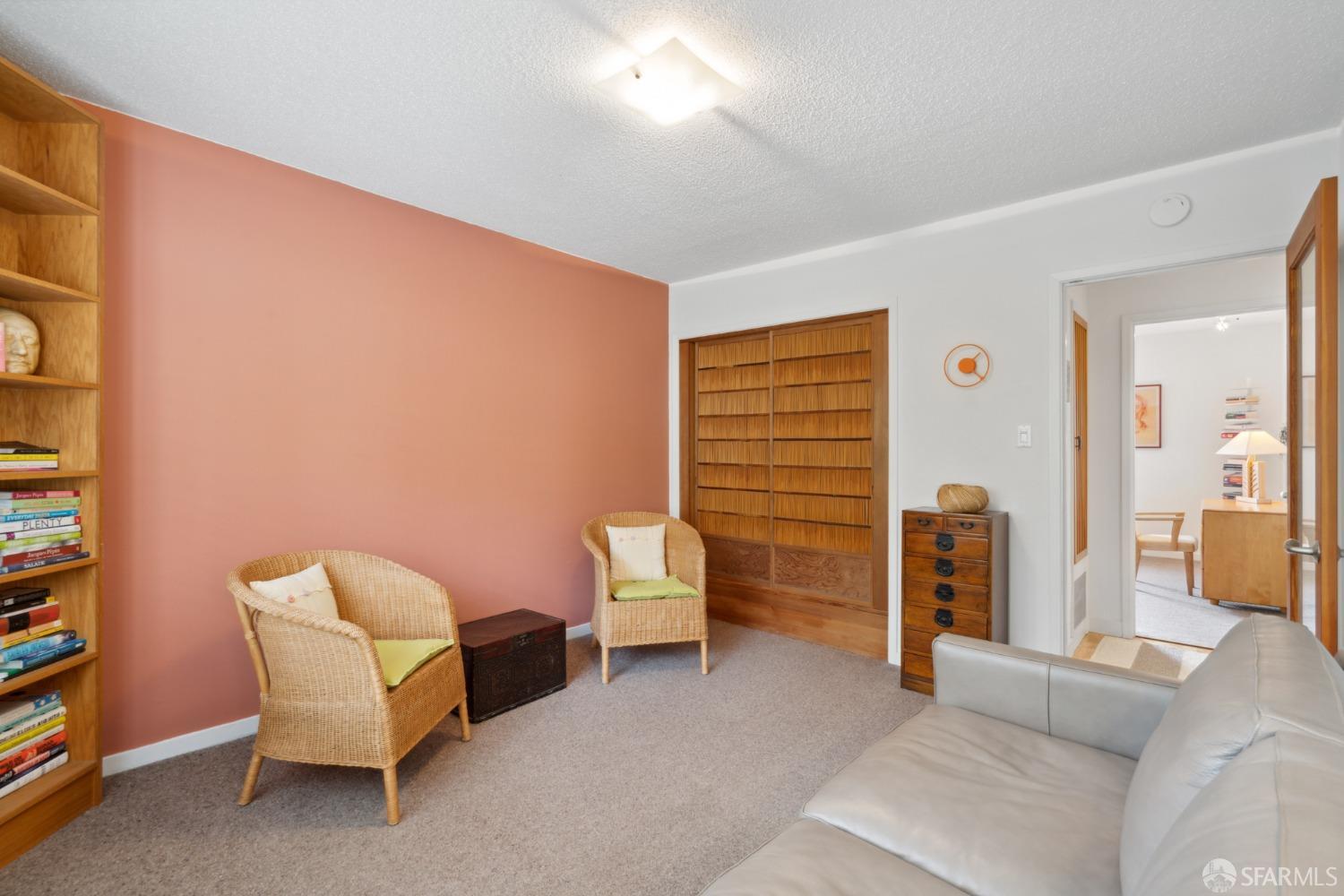 Photo #19: 423920685 Listing 
