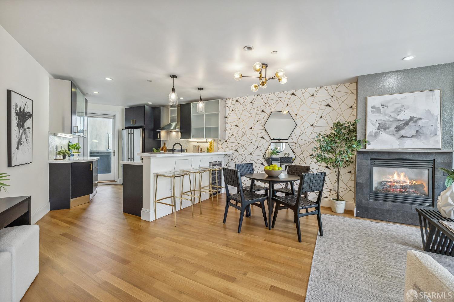 Photo #2: 423919915 Listing 