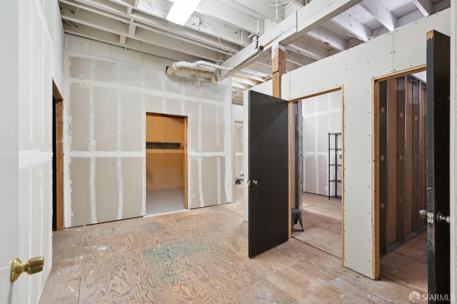 Photo #23: 423920685 Listing 
