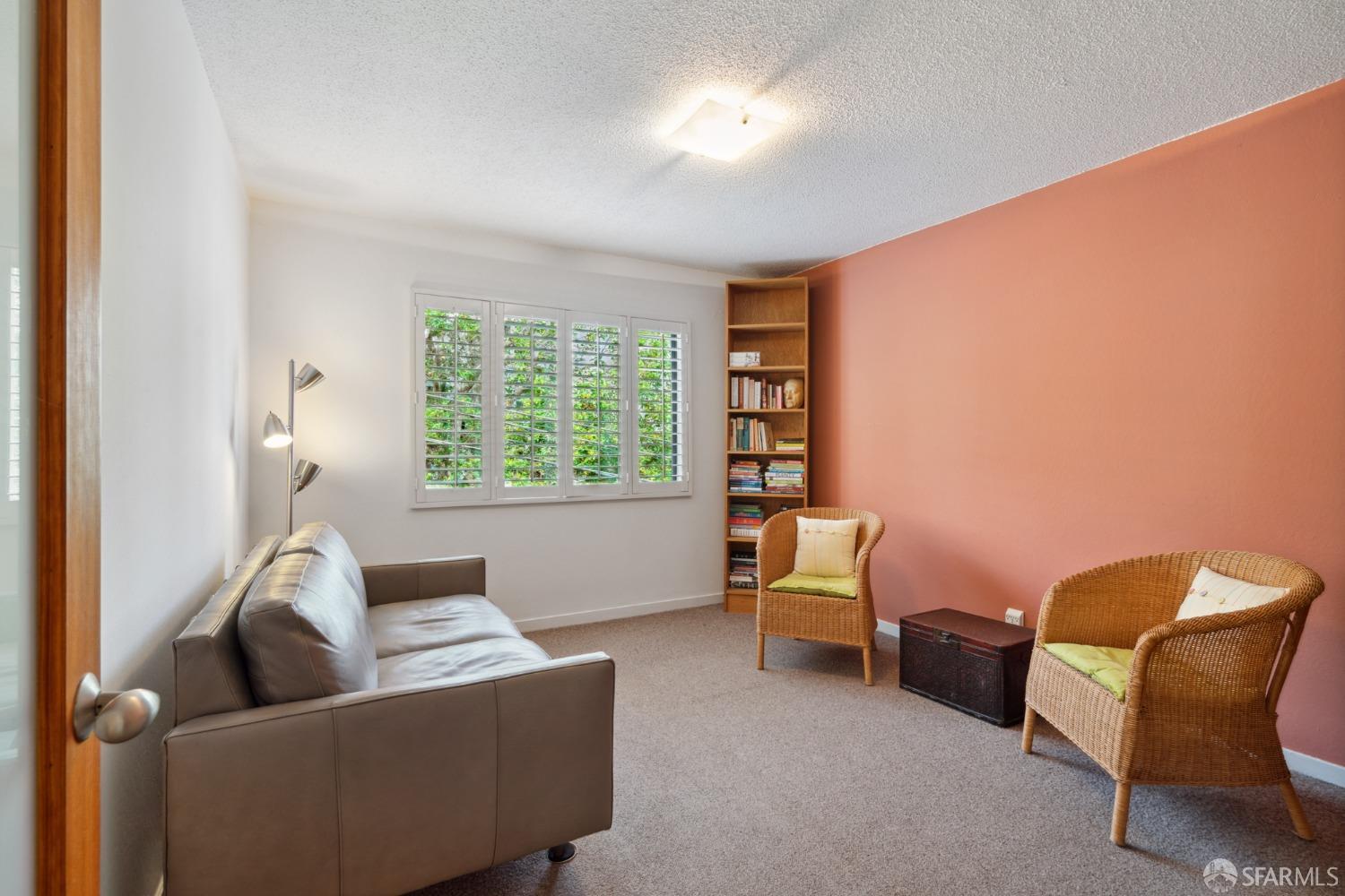 Photo #18: 423920685 Listing 