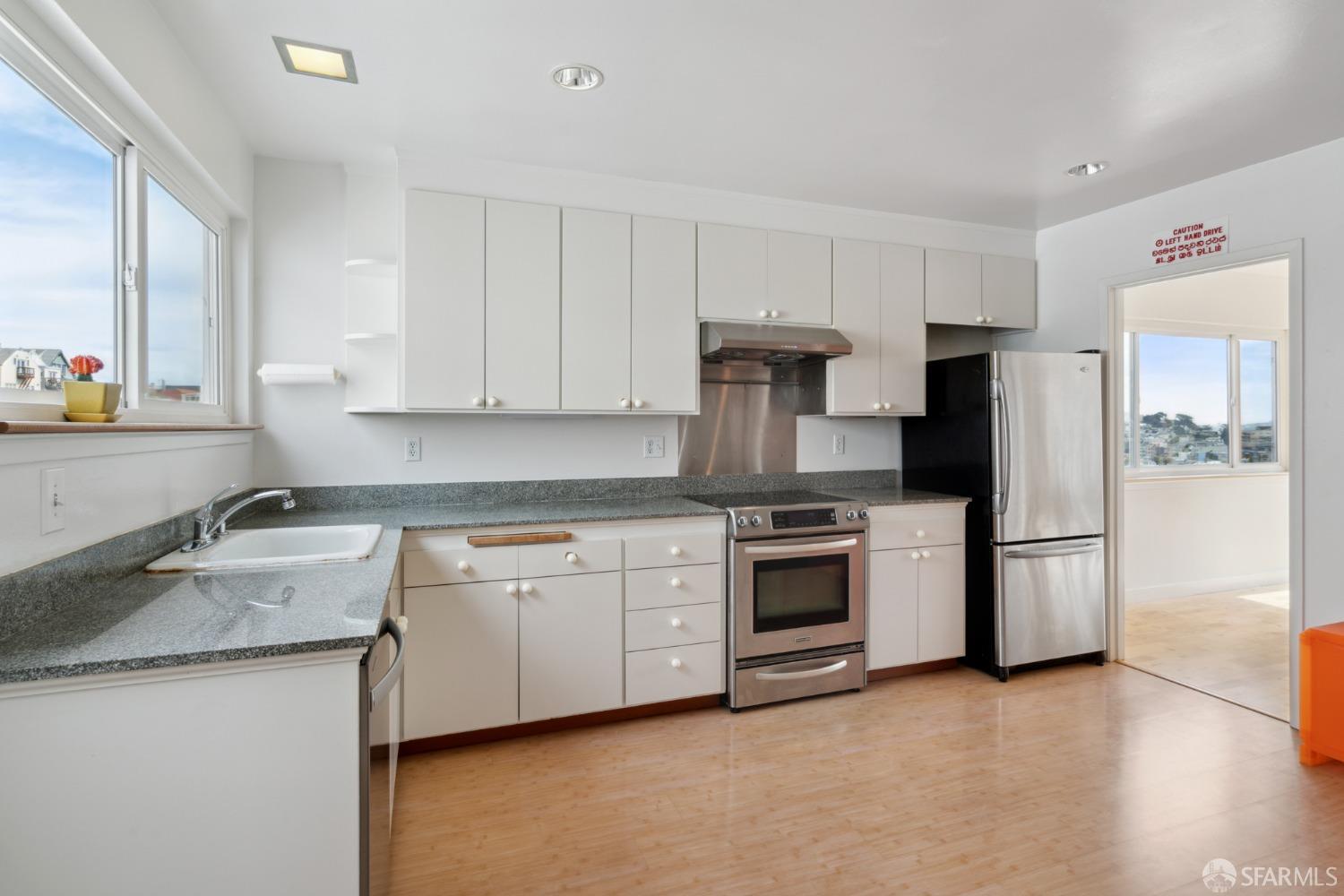 Photo #9: 423920685 Listing 