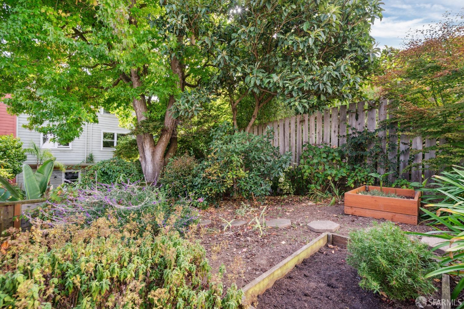 Photo #28: 423920685 Listing 
