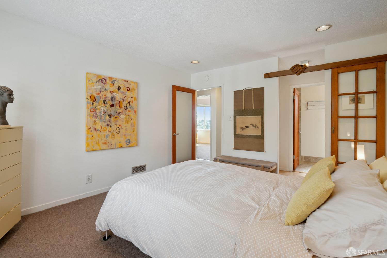Photo #16: 423920685 Listing 