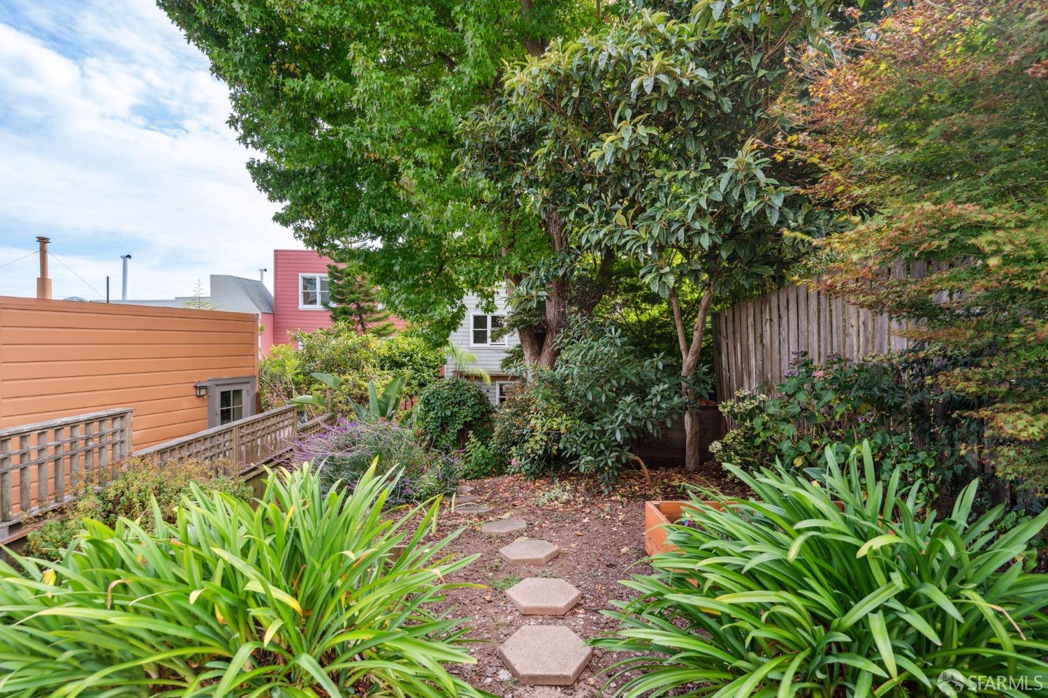 Photo #27: 423920685 Listing 