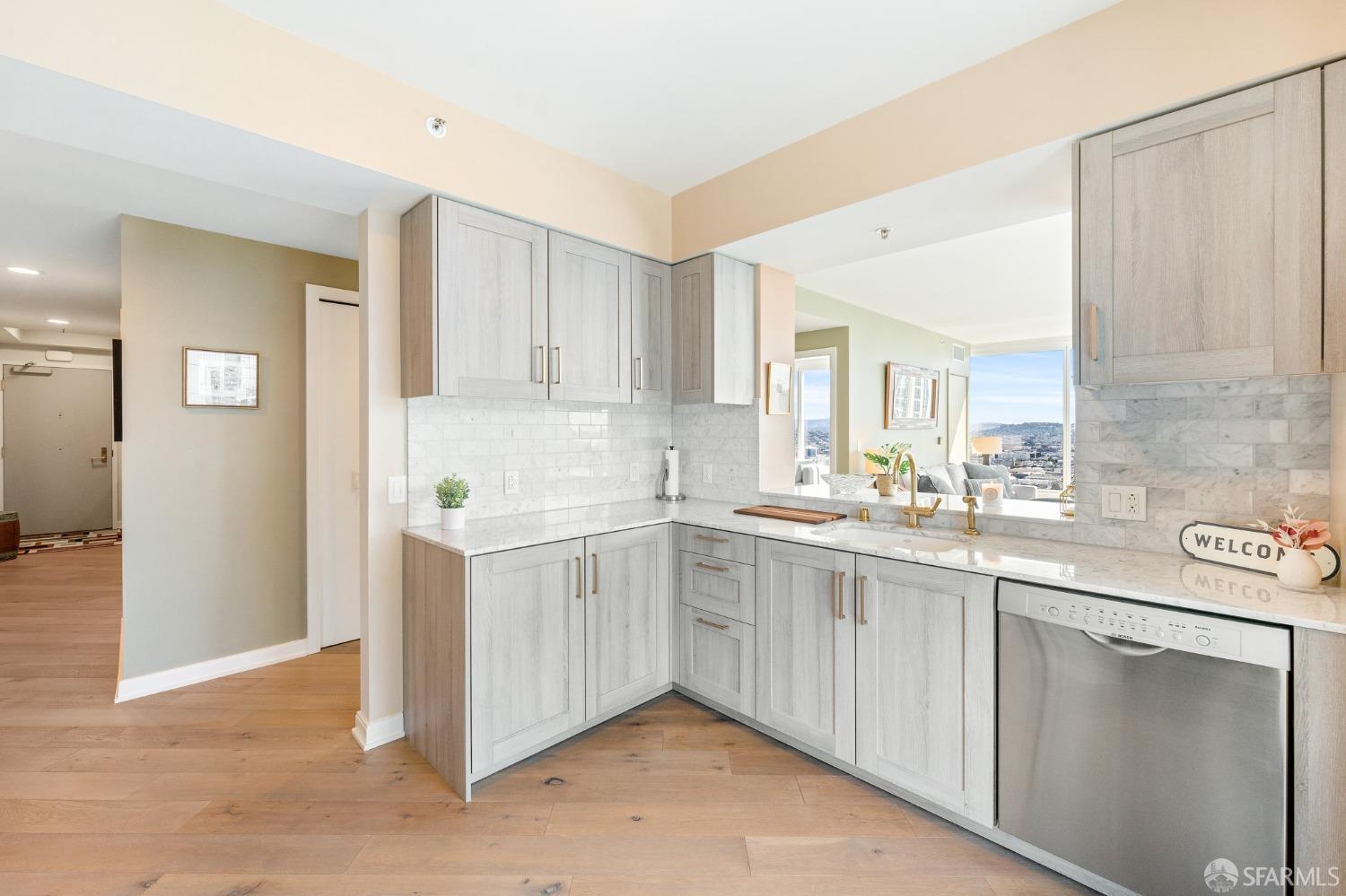 Photo #27: 423920880 Listing 
