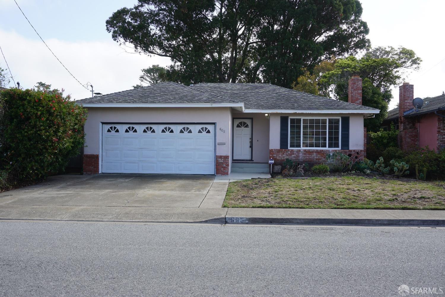 Photo of 605 Third Ave in Half Moon Bay, CA