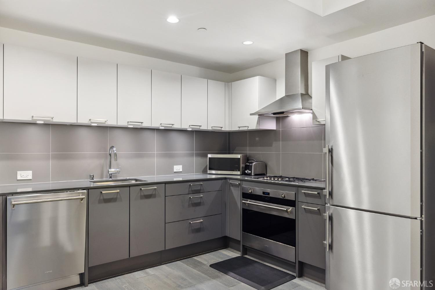 Detail Gallery Image 8 of 33 For 1075 Market St #212,  San Francisco,  CA 94103 - 2 Beds | 2 Baths
