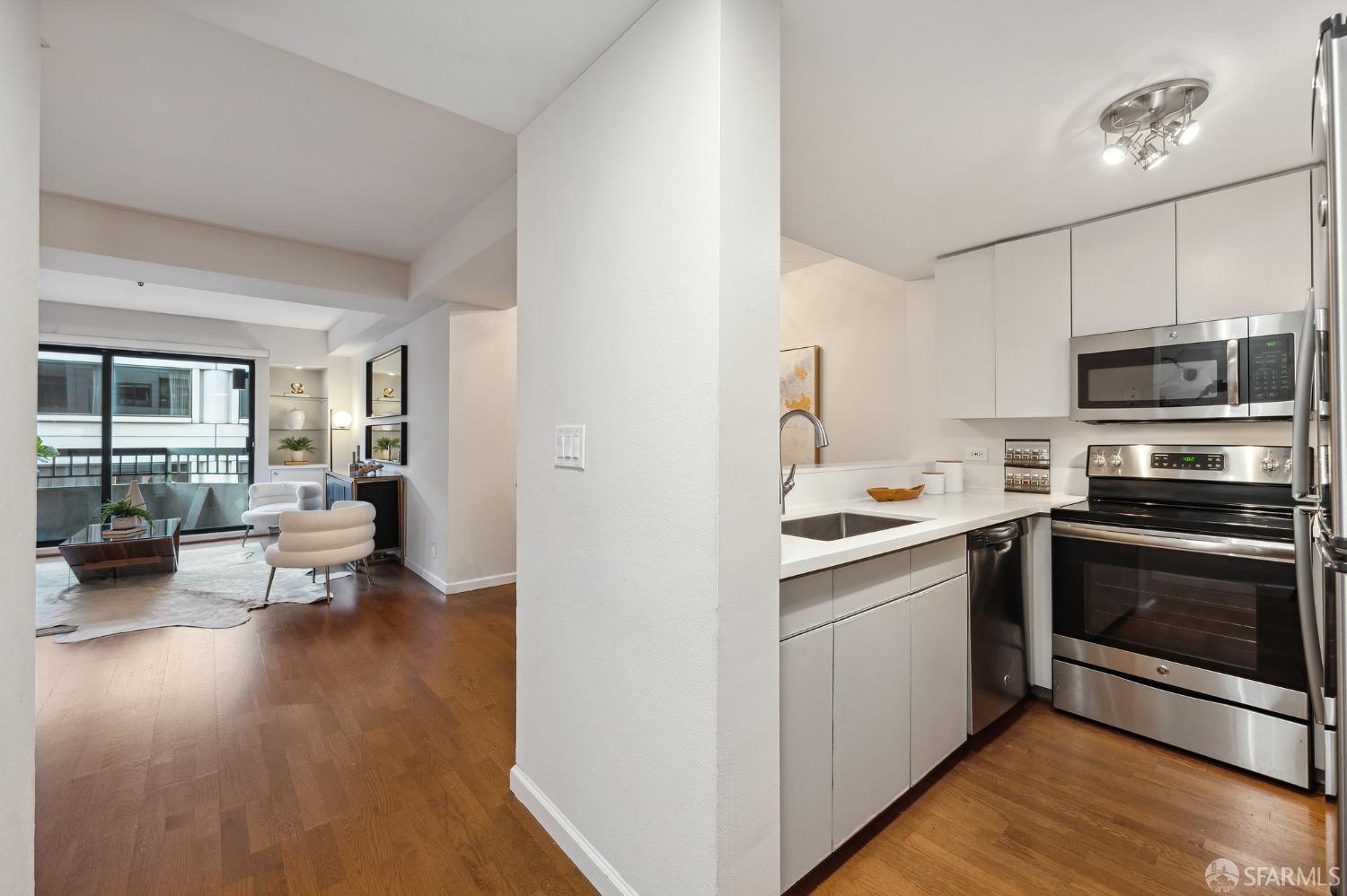 Photo #10: 423921198 Listing 