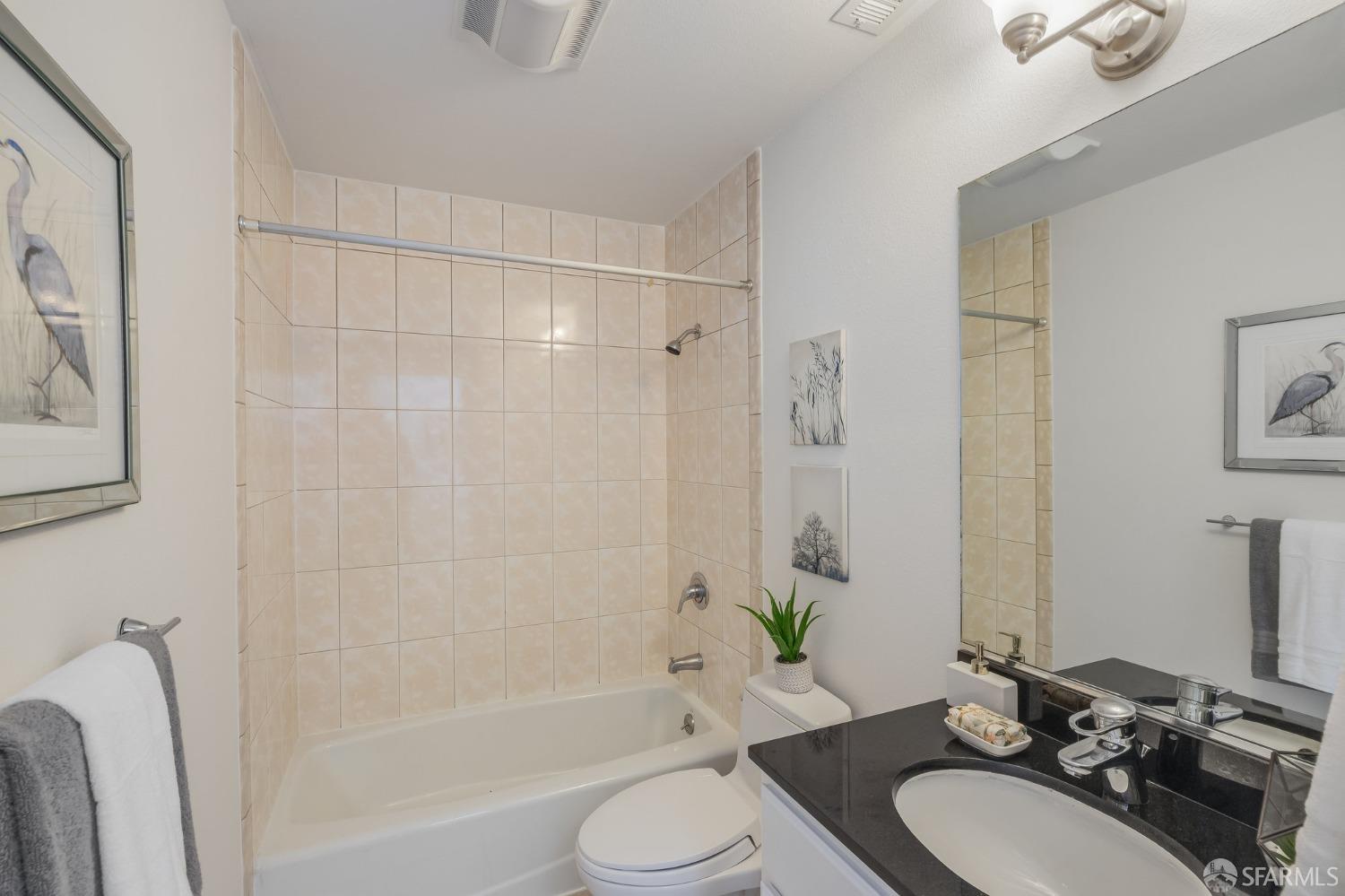 Photo #35: 423922390 Listing 