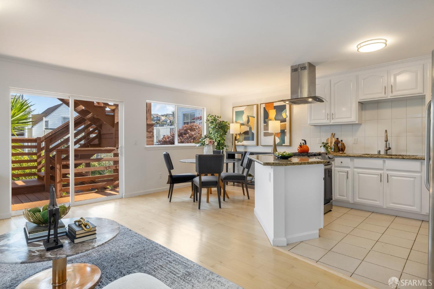 Photo #12: 423922393 Listing 
