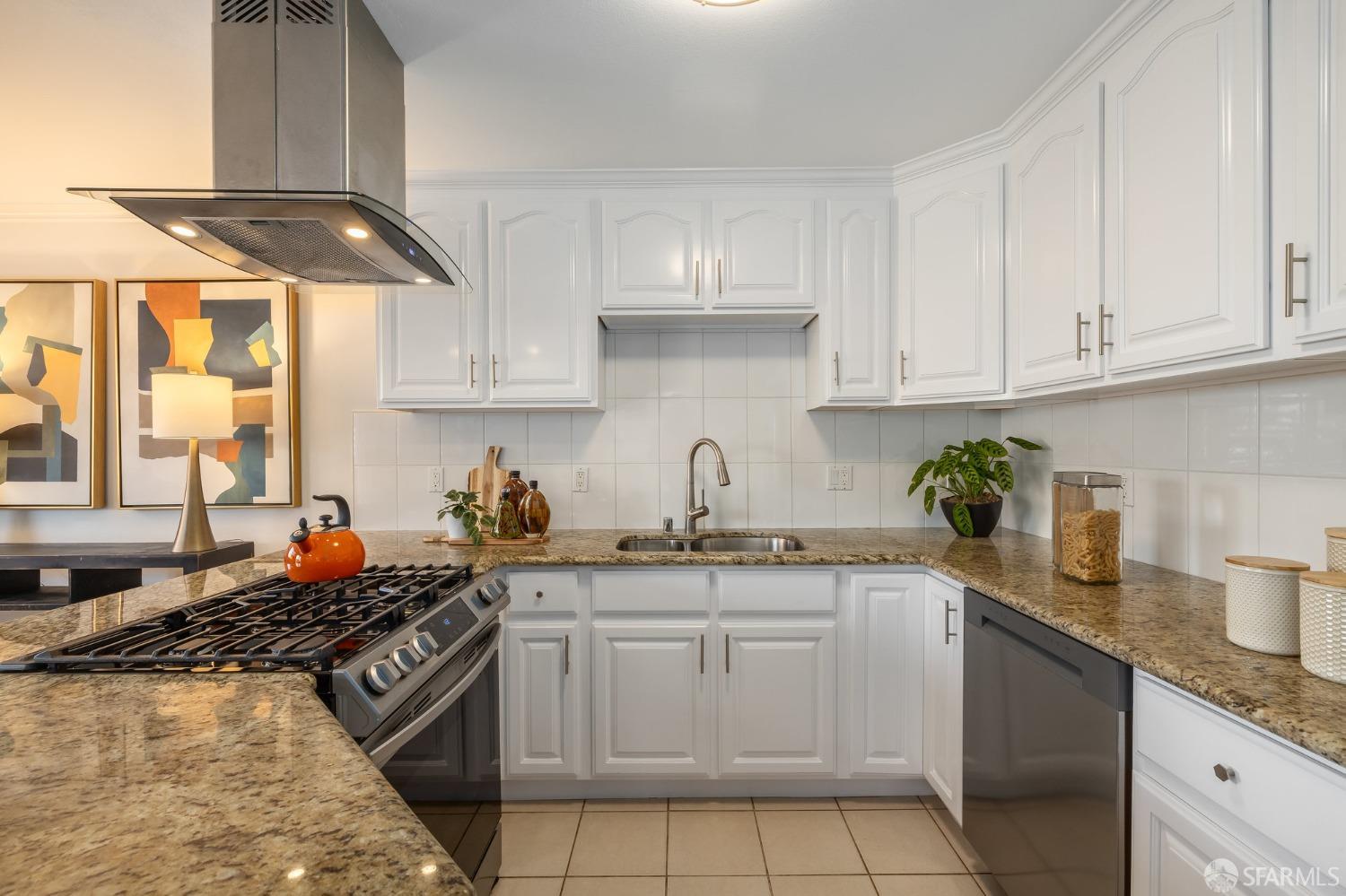 Photo #20: 423922393 Listing 