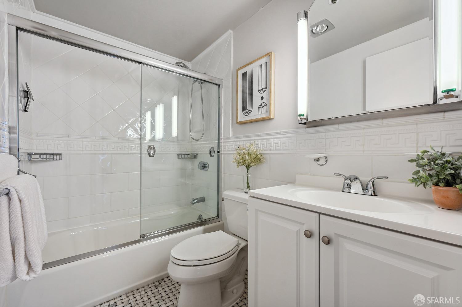 Photo #21: 423921198 Listing 