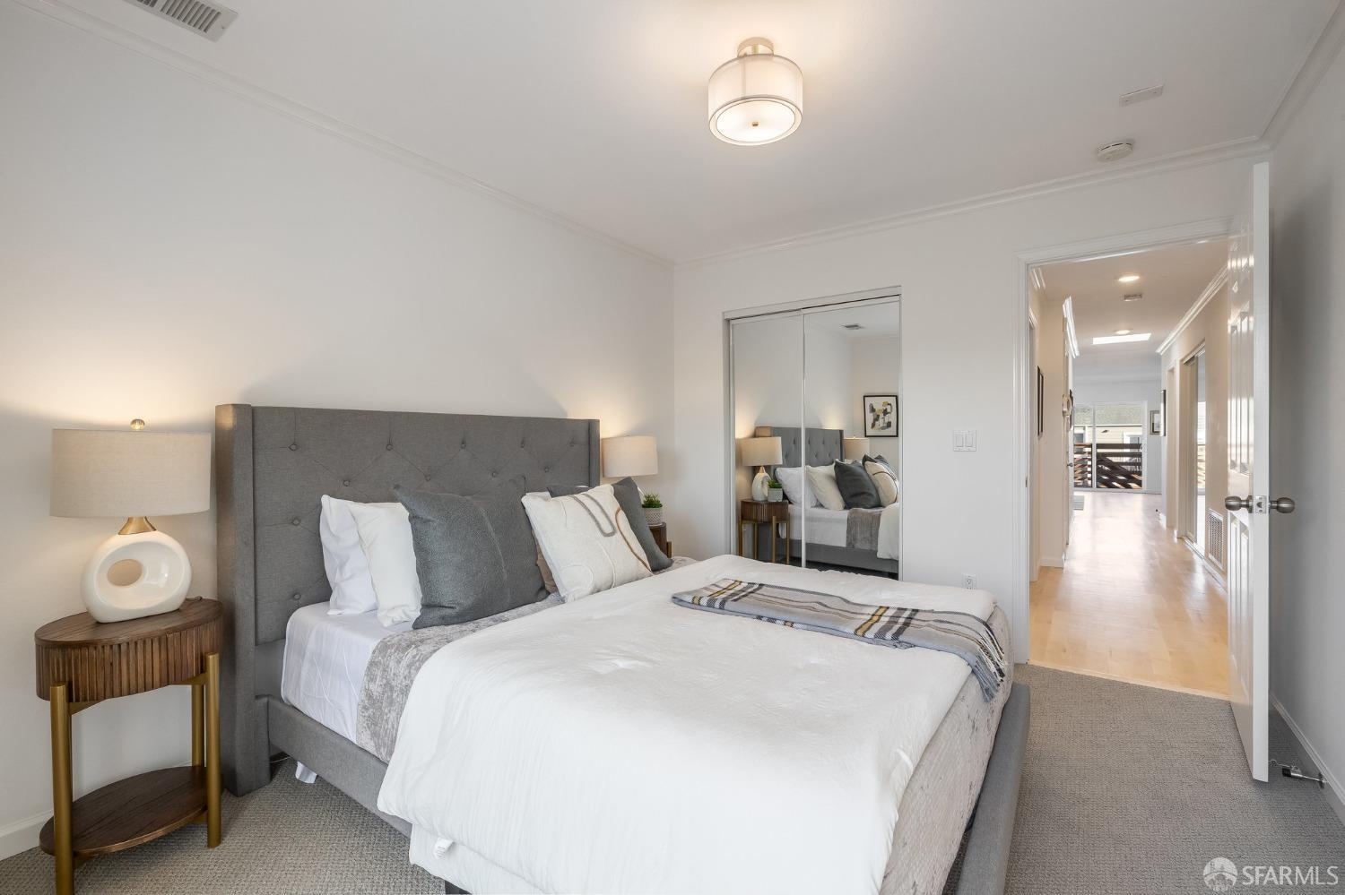 Photo #22: 423922390 Listing 